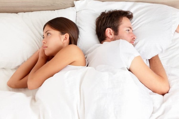 Biểu hiện chồng chán vợ - không mặn mà chuyện chăn gối